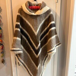 '70s Hilda Poncho | Vintage Icelandic Wool Ivory & Brown Hooded Wool Poncho